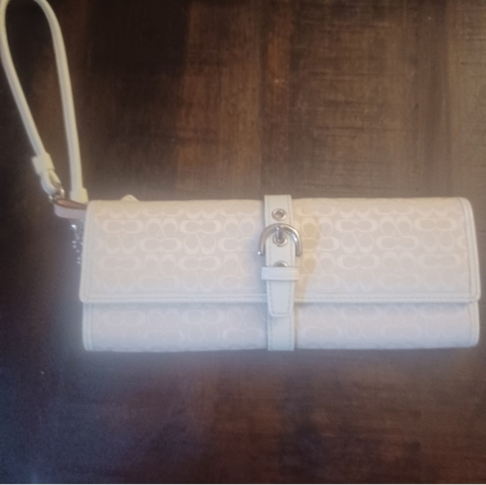 COACH WRISTLET NWOT. 8X3 BEAUTIFUL CREAM ON CREAM W/ SILVER BUCKLE .